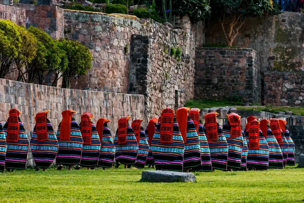 Inti Raymi Prozession durch die Straßen von Cusco