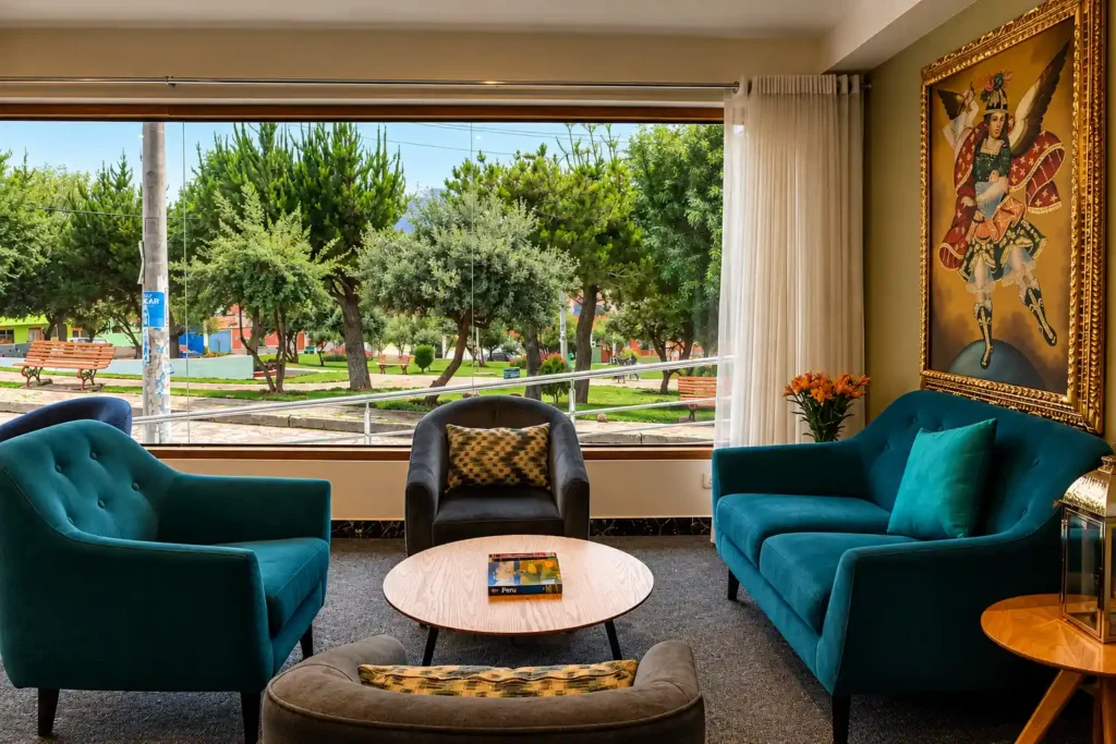 Lounge with park views at Muru Homely Hotel, a hotel to stay in Lucrepata Cusco