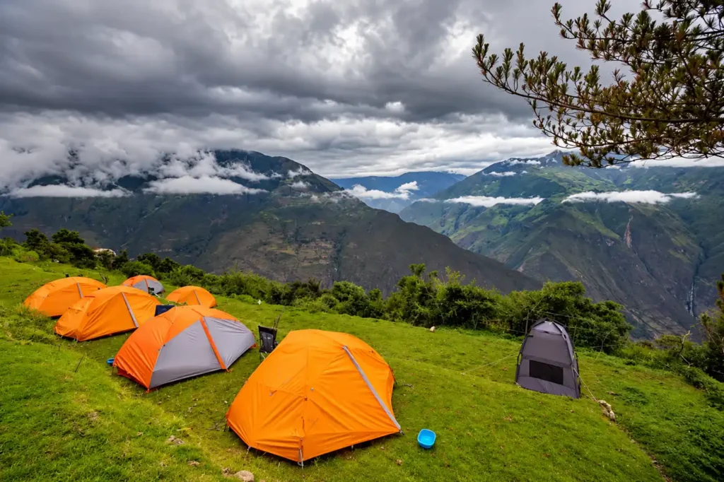 Campamento en el Choquequirao trek con vista al cañón del Apurímac