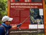 Andean Moments guide showing the route map at Chachabamba, Km 104