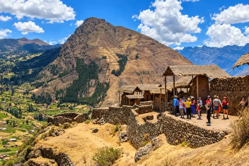 Ruínas de Pisac a mais de 3.300 m de altitude sobre o Vale Sagrado