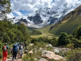 Salkantay Trek día 1: caminantes en el sendero hacia el nevado Salkantay