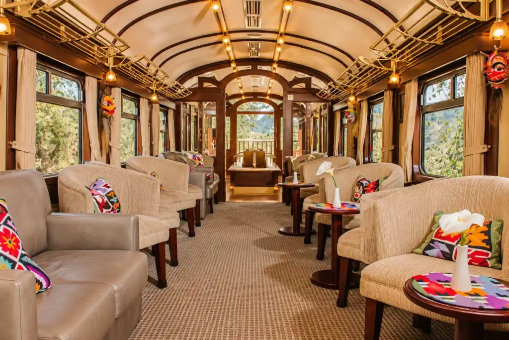 Lounge car of the PeruRail Vistadome Observatory