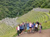 Grupo nos terraços de Wiñay Wayna na Trilha Inca curta